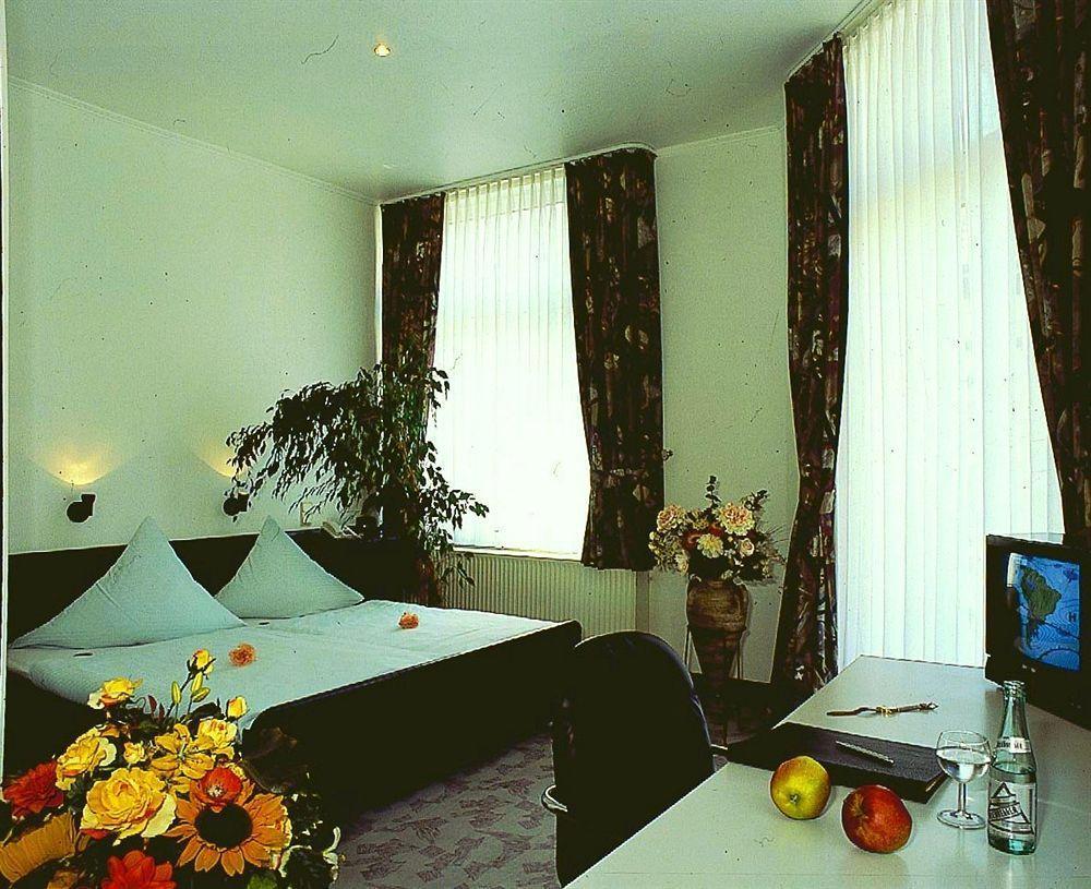 Hotel Garni Haus Hindenburg Кёнигсвинтер Экстерьер фото