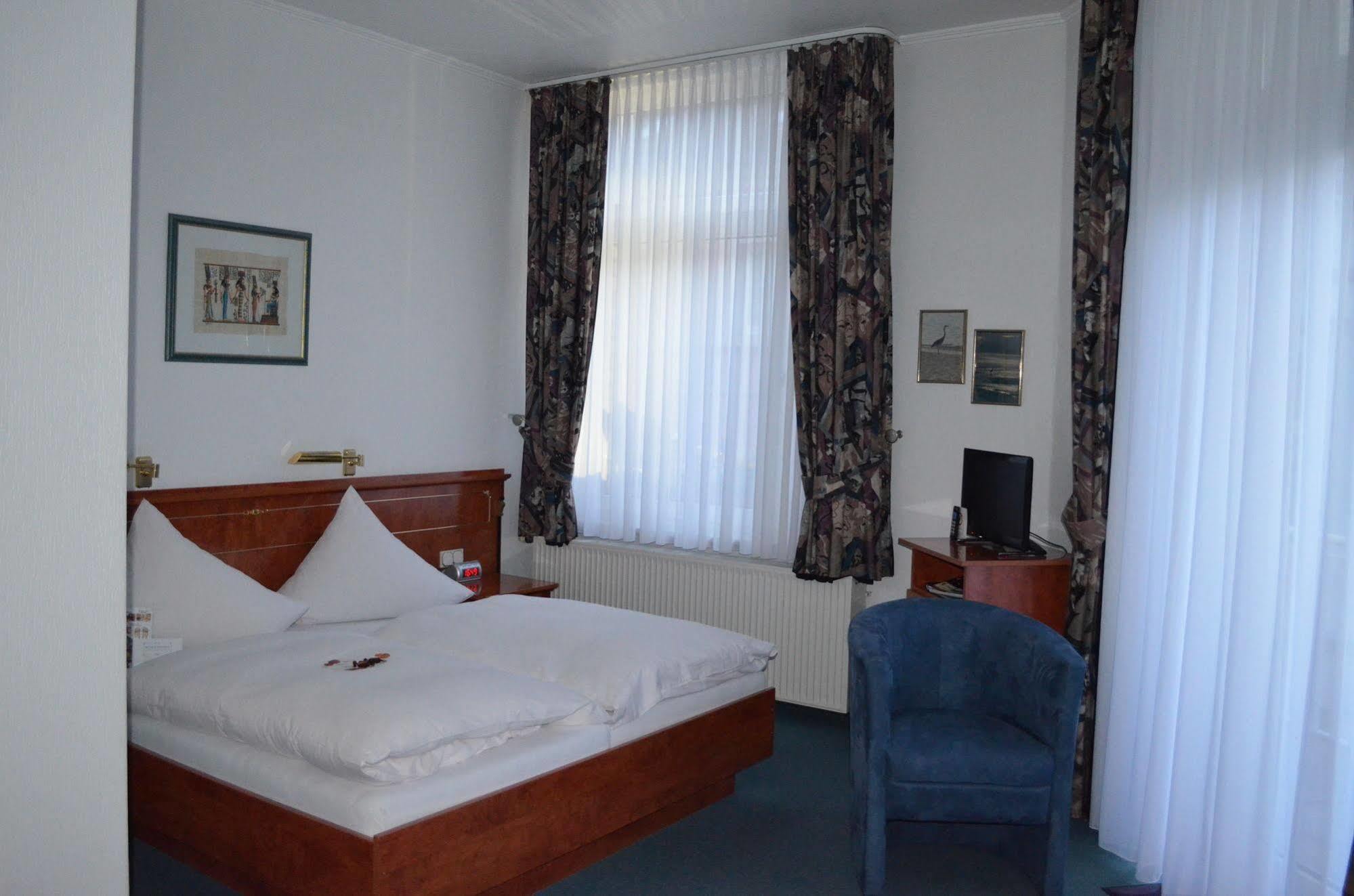 Hotel Garni Haus Hindenburg Кёнигсвинтер Экстерьер фото